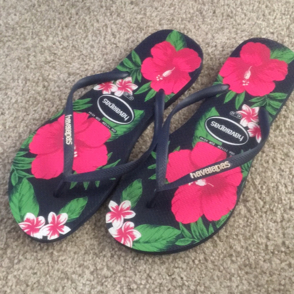 Havaianas Navy with pink flower flip flops